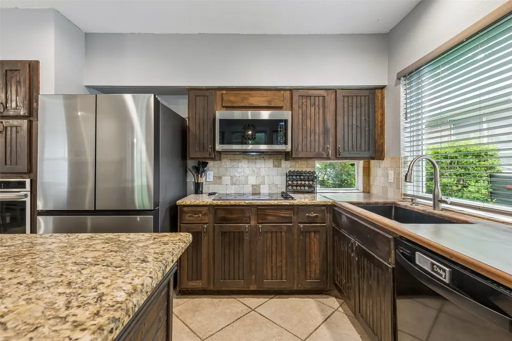 2225 Chapel Downs Drive Arlington TX 76017