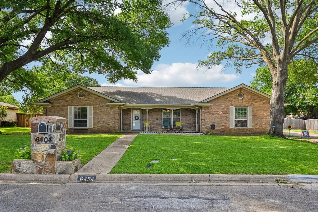 6404 Suncrest Court North Richland Hills TX 76180