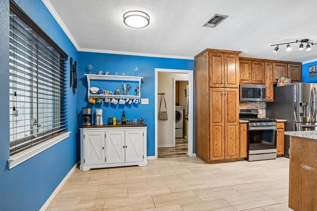 6404 Suncrest Court North Richland Hills TX 76180