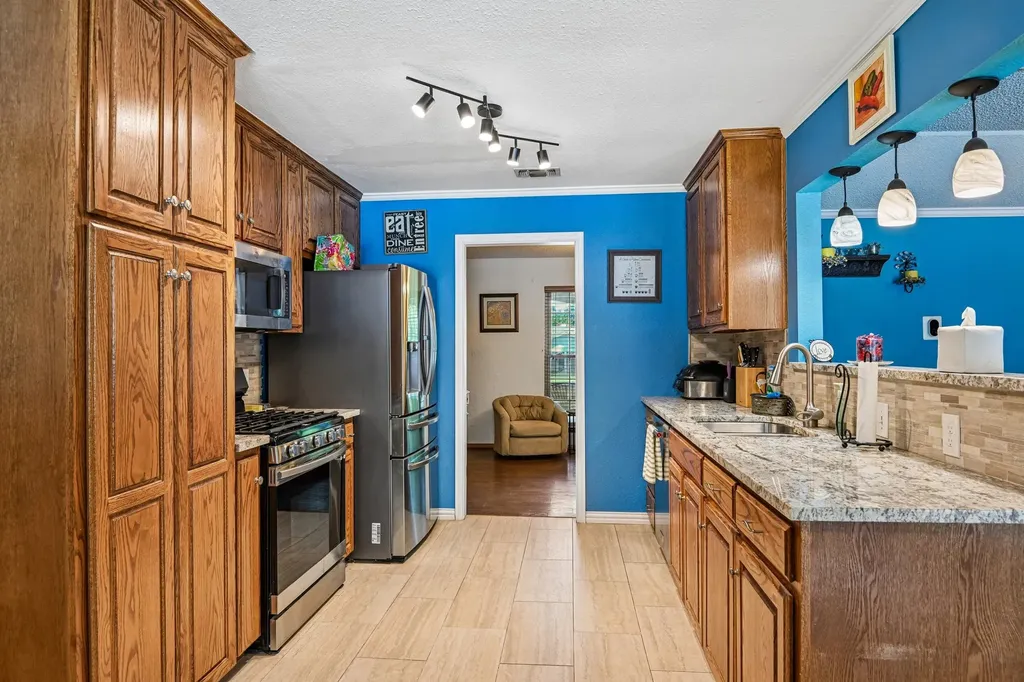 6404 Suncrest Court North Richland Hills TX 76180