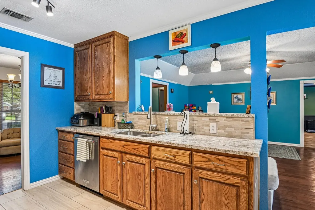 6404 Suncrest Court North Richland Hills TX 76180