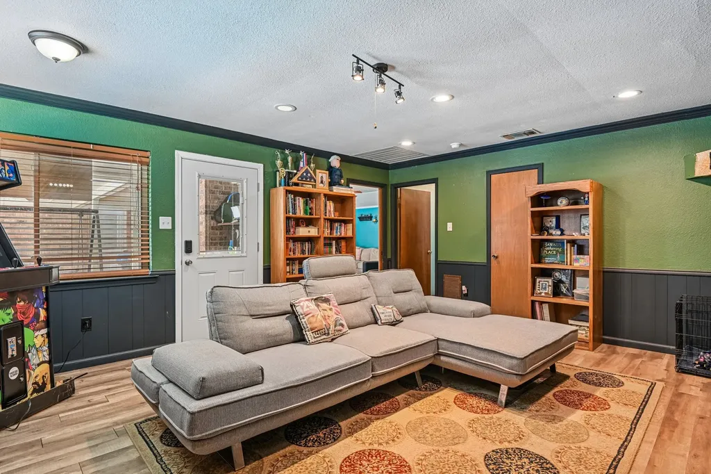 6404 Suncrest Court North Richland Hills TX 76180