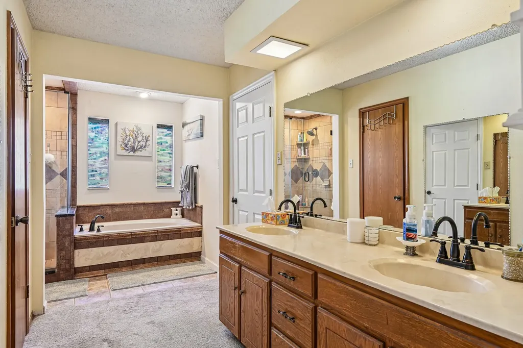 6404 Suncrest Court North Richland Hills TX 76180