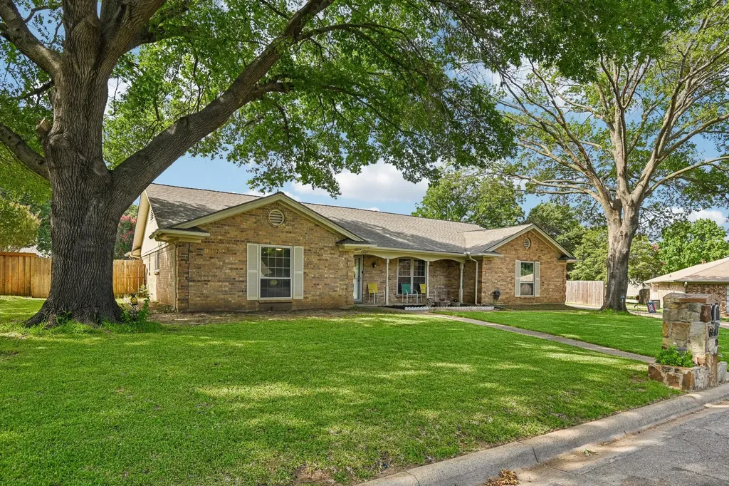 6404 Suncrest Court North Richland Hills TX 76180