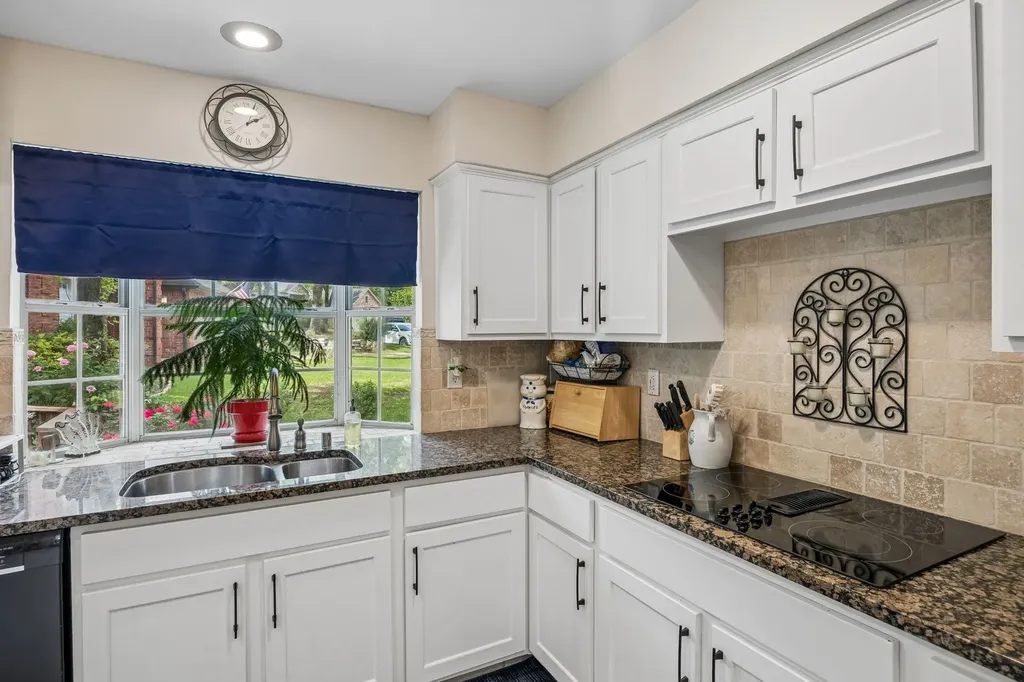 800 Fernwood Court Highland Village TX 75077