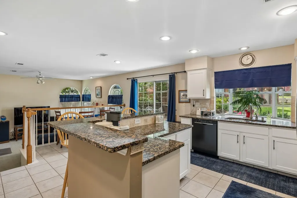 800 Fernwood Court Highland Village TX 75077