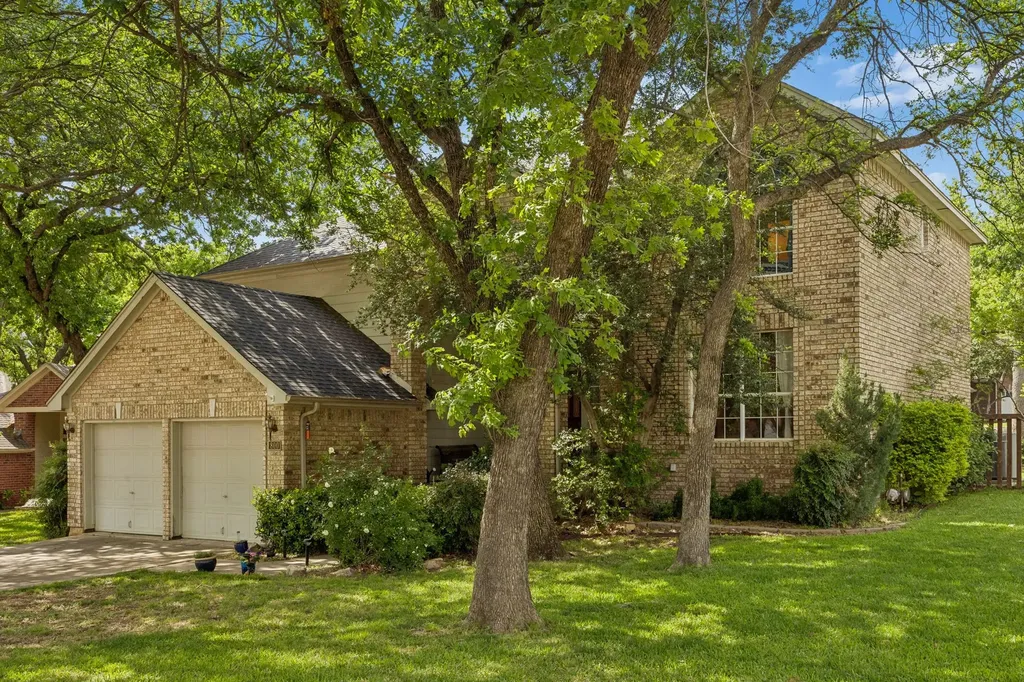 800 Fernwood Court Highland Village TX 75077