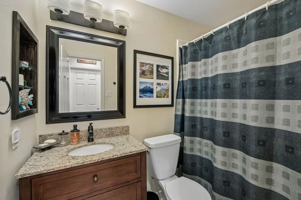 800 Fernwood Court Highland Village TX 75077