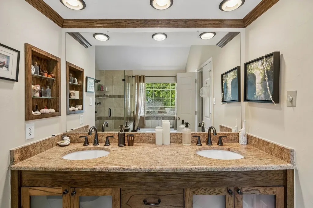 800 Fernwood Court Highland Village TX 75077
