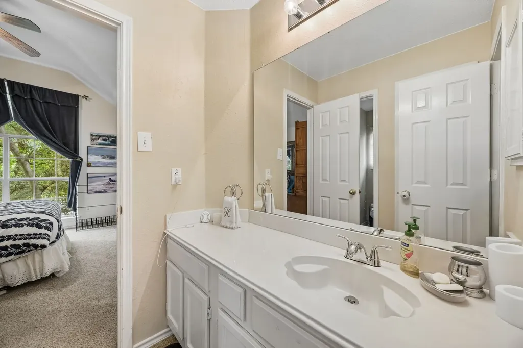 800 Fernwood Court Highland Village TX 75077