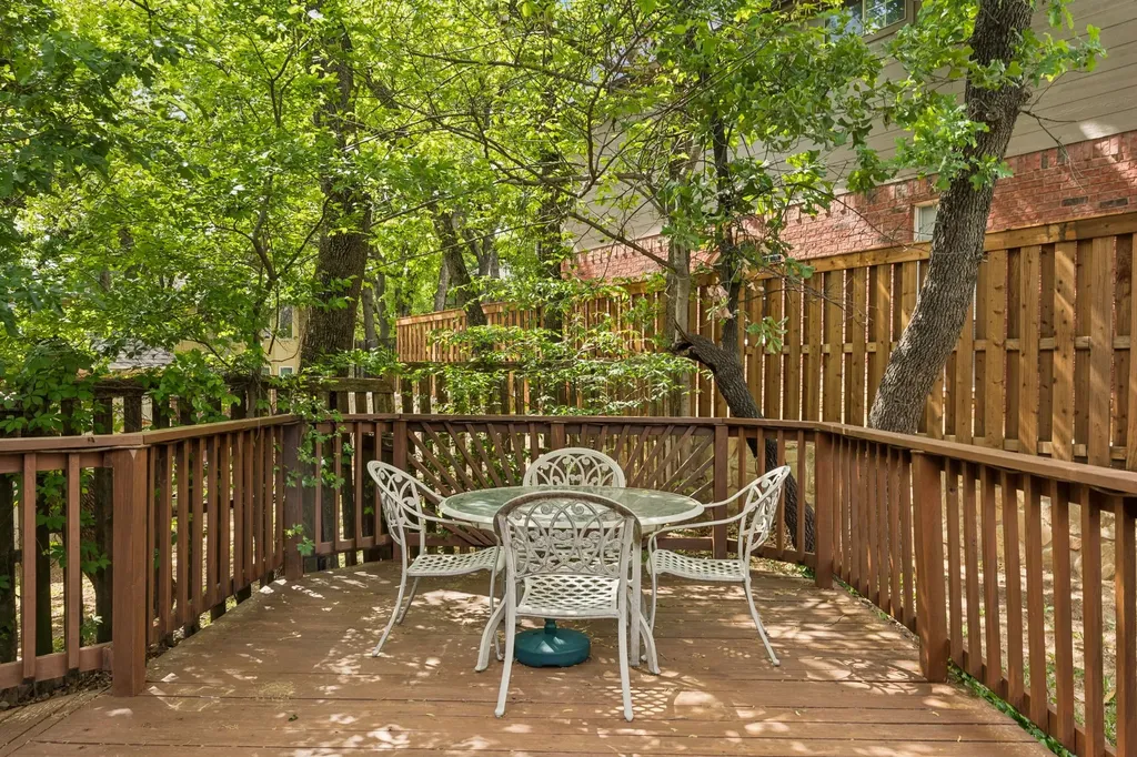800 Fernwood Court Highland Village TX 75077