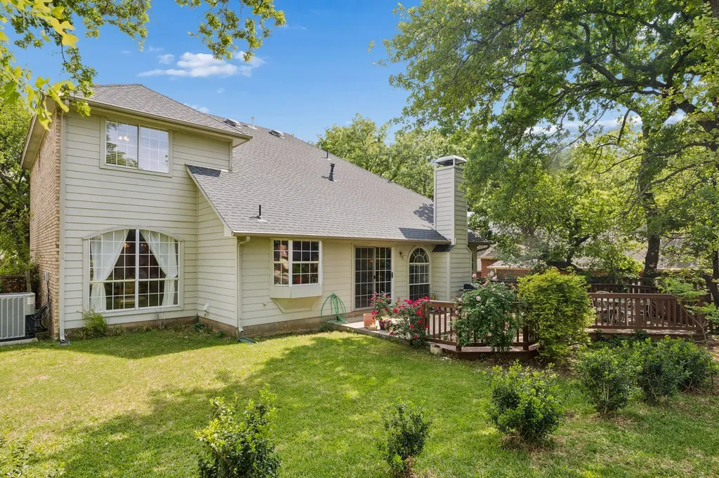 800 Fernwood Court Highland Village TX 75077
