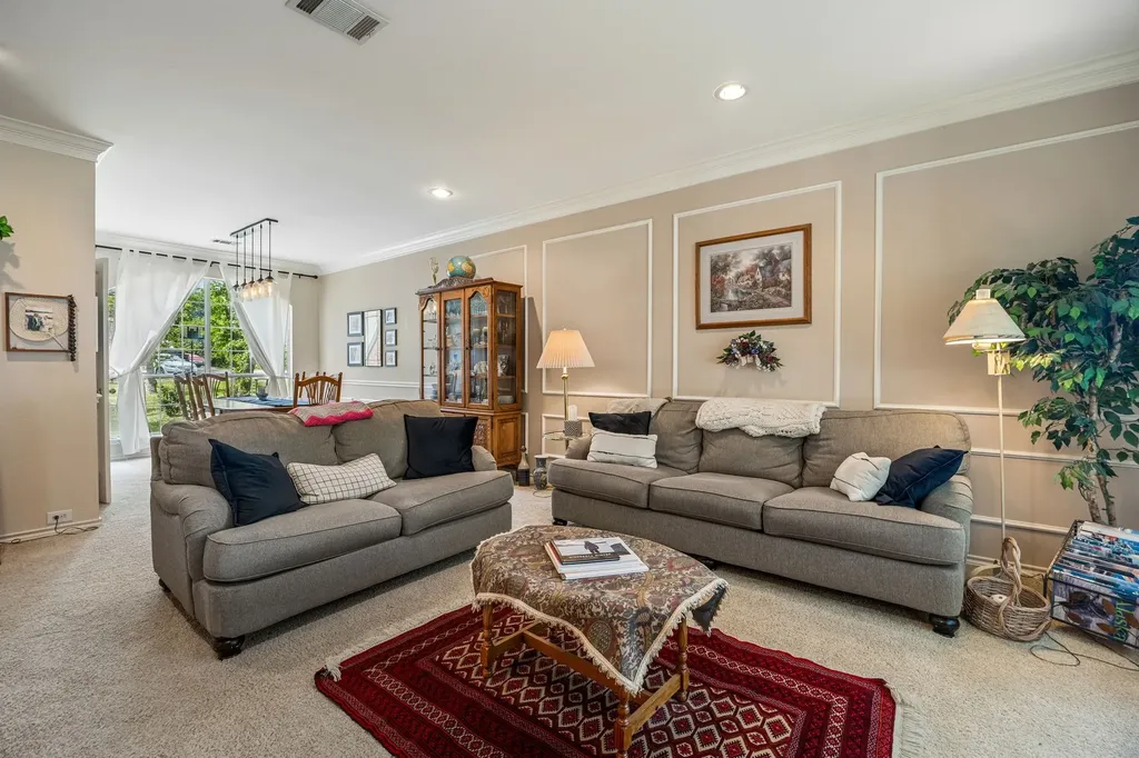 800 Fernwood Court Highland Village TX 75077