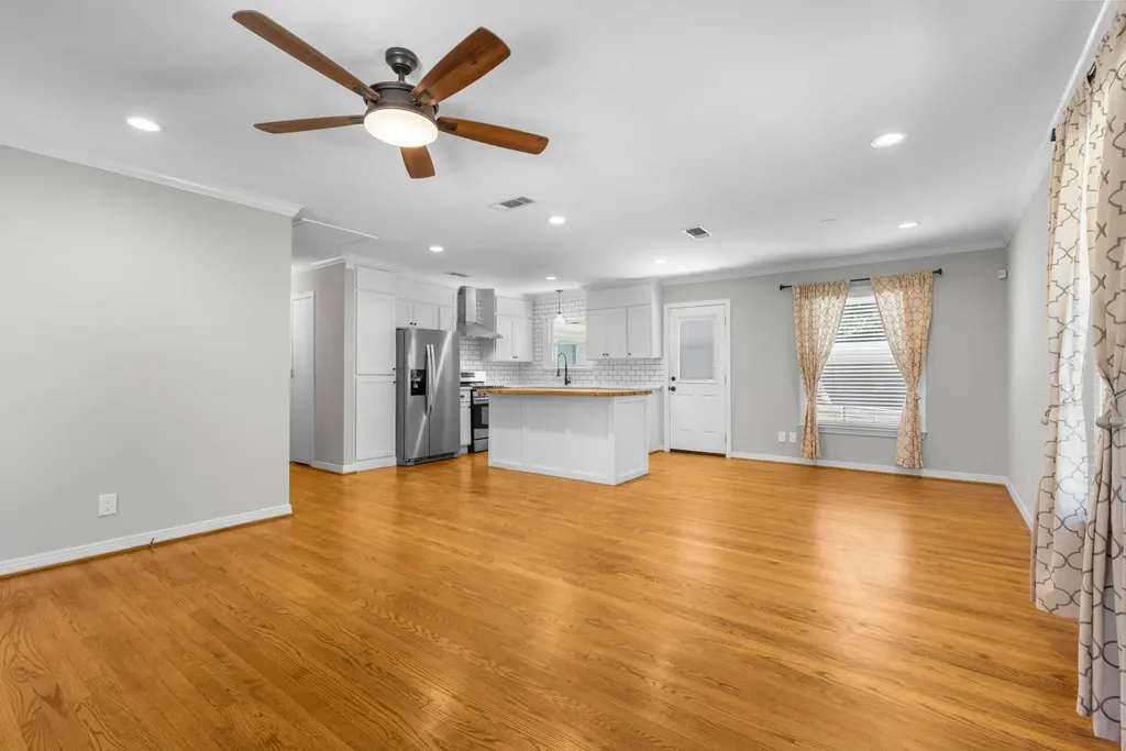 563 Hambrick Road Dallas TX 75218
