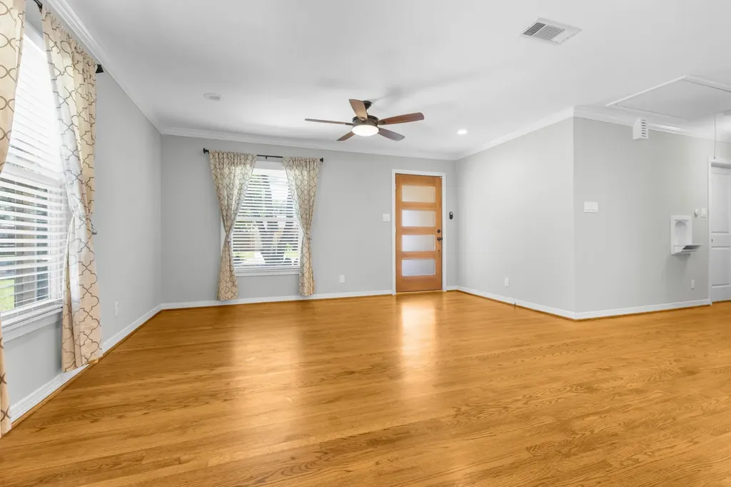 563 Hambrick Road Dallas TX 75218