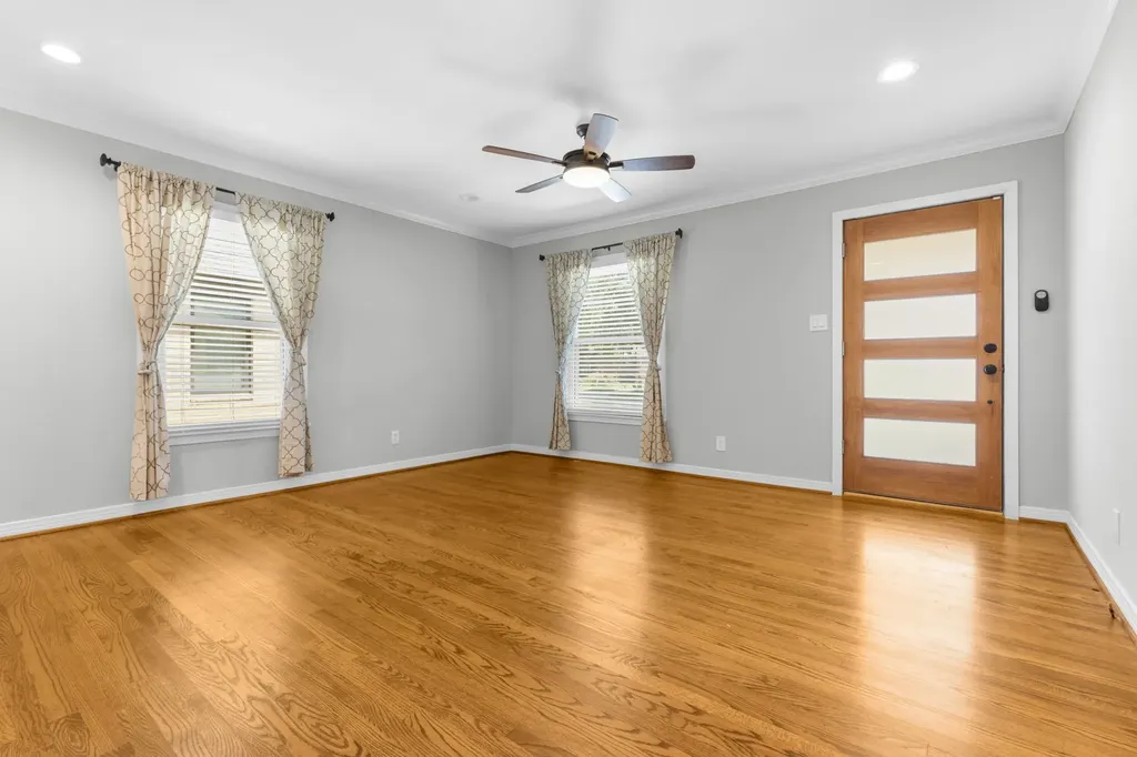 563 Hambrick Road Dallas TX 75218