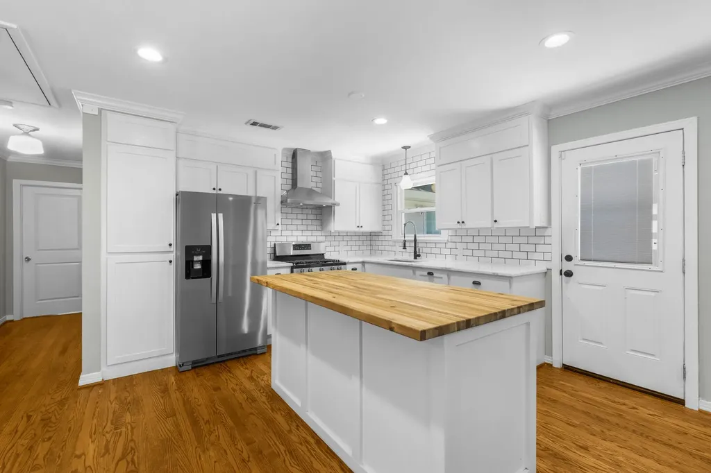 563 Hambrick Road Dallas TX 75218