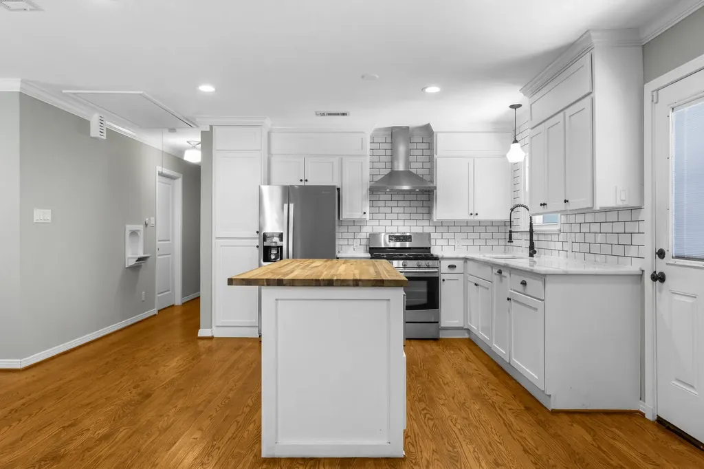 563 Hambrick Road Dallas TX 75218