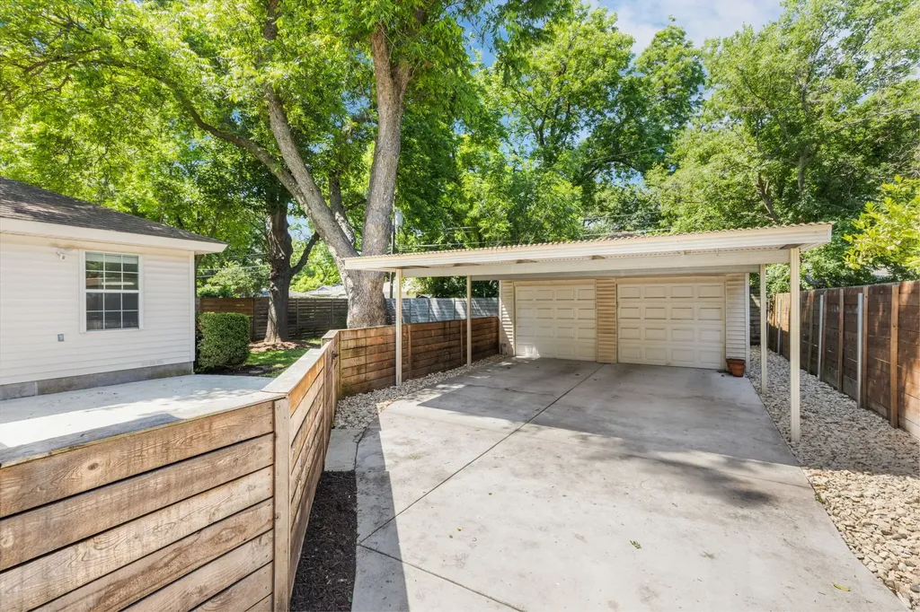 563 Hambrick Road Dallas TX 75218