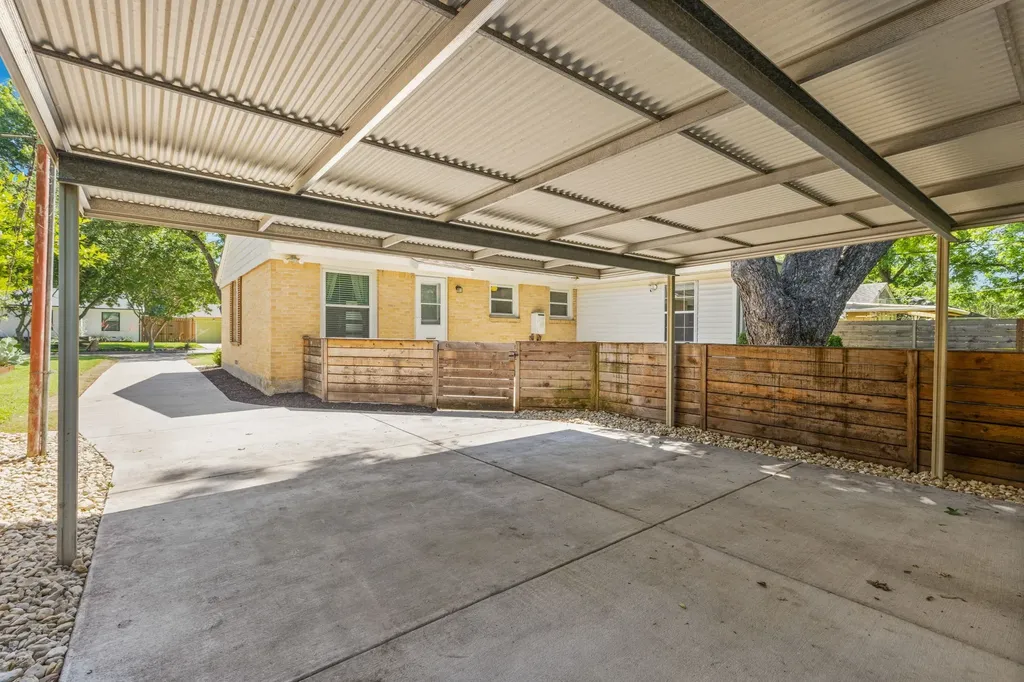563 Hambrick Road Dallas TX 75218