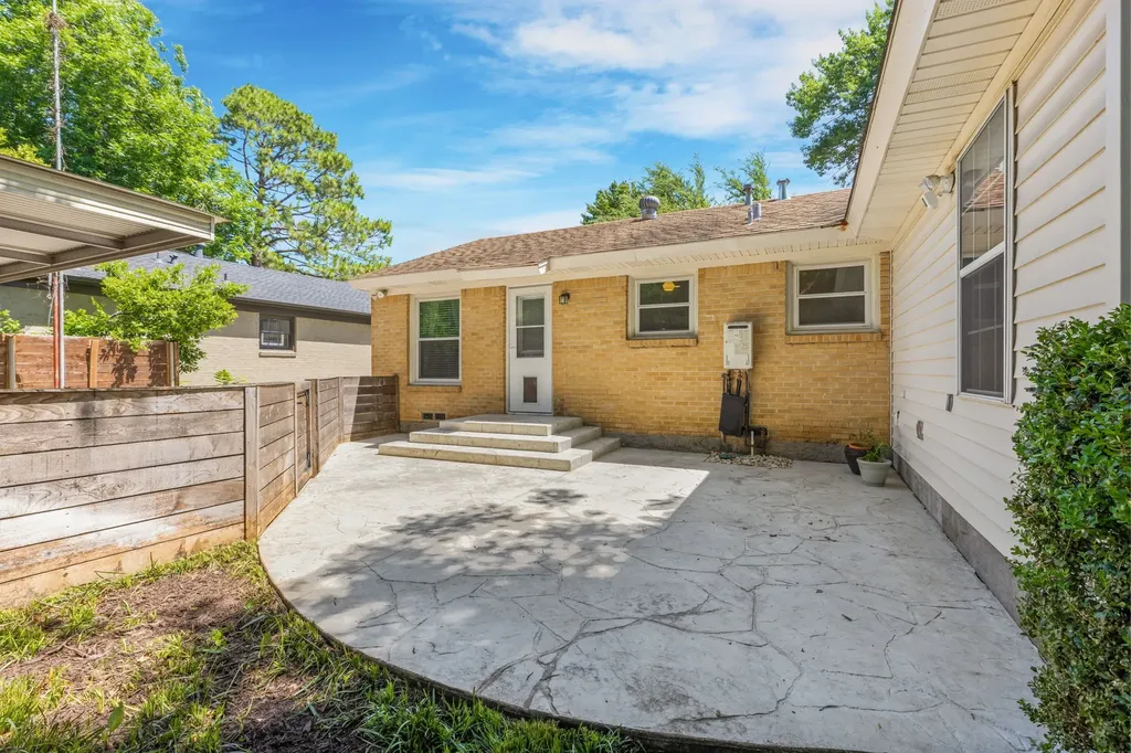 563 Hambrick Road Dallas TX 75218