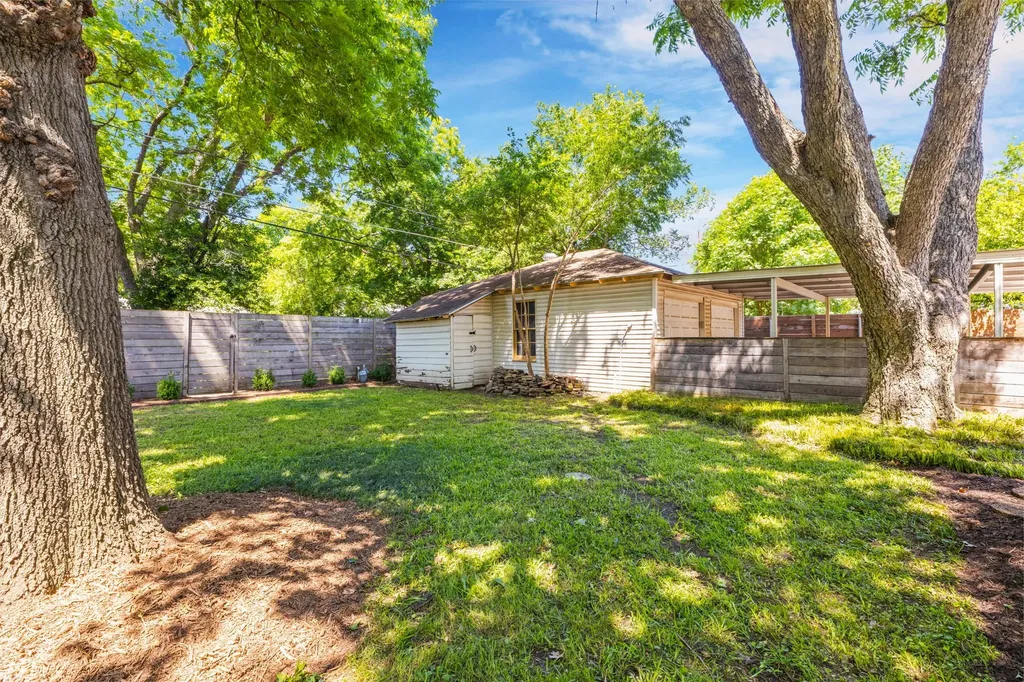 563 Hambrick Road Dallas TX 75218