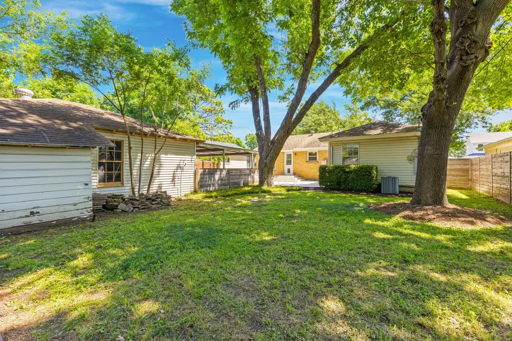 563 Hambrick Road Dallas TX 75218