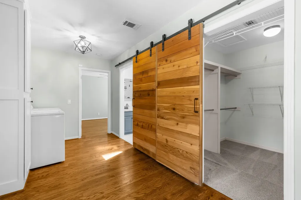 563 Hambrick Road Dallas TX 75218