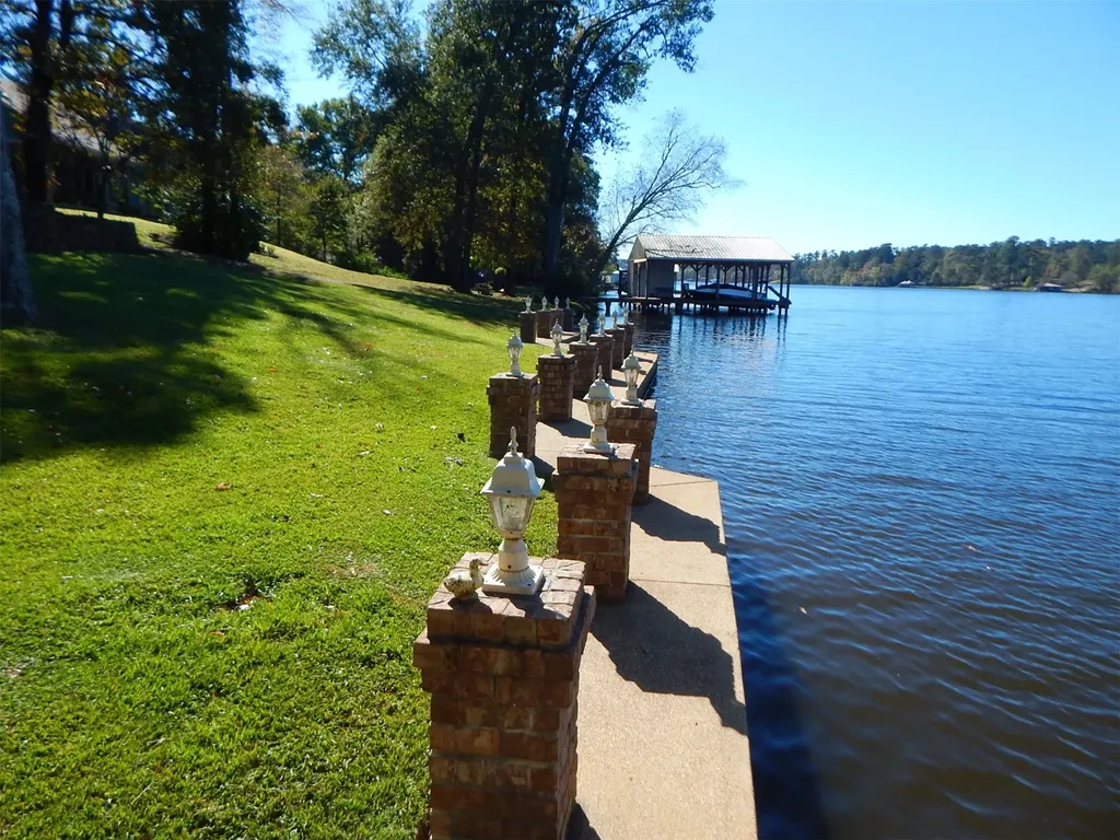 3073 East Lake Gladewater TX 75647