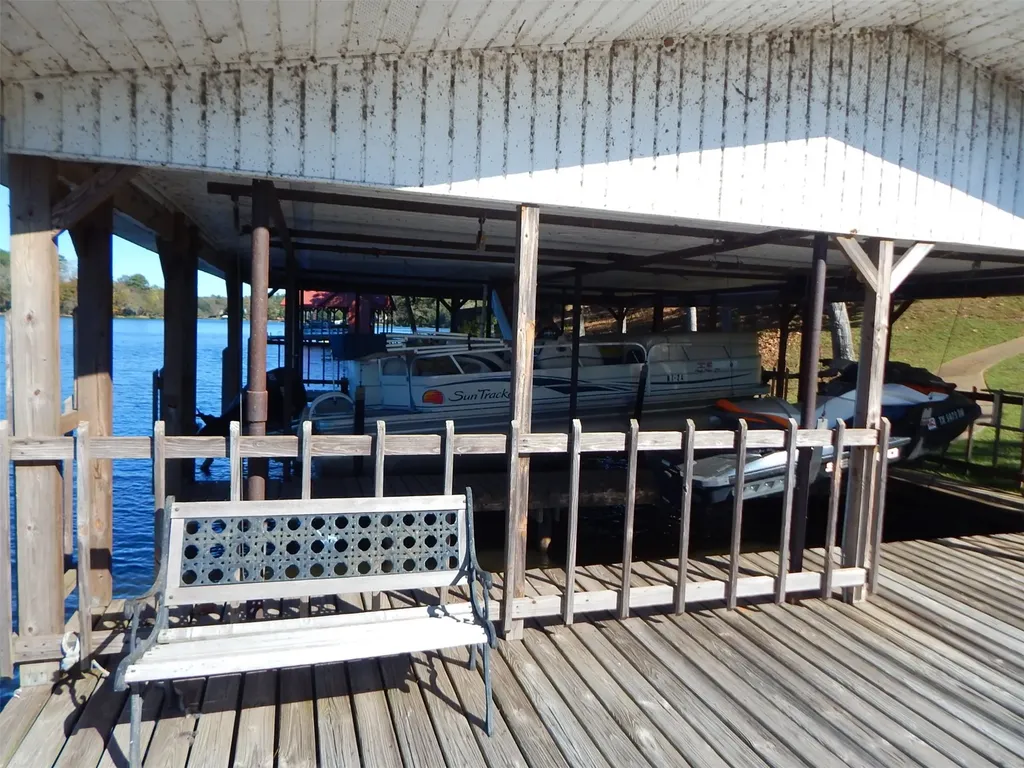 3073 East Lake Gladewater TX 75647