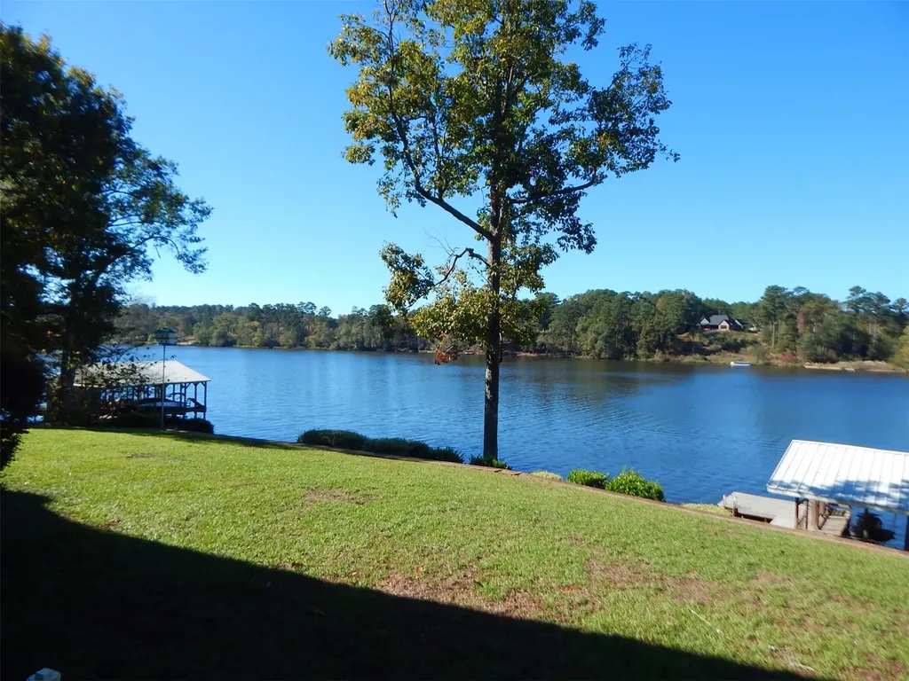 3073 East Lake Gladewater TX 75647