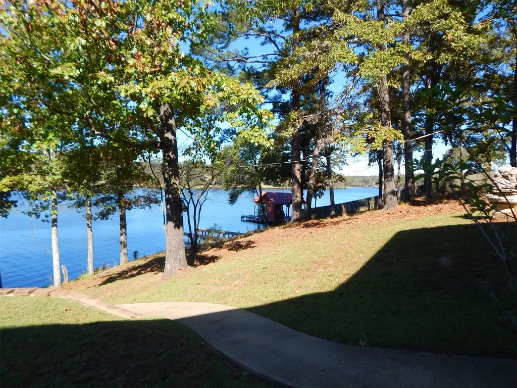 3073 East Lake Gladewater TX 75647