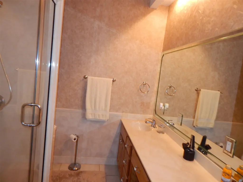 3073 East Lake Gladewater TX 75647
