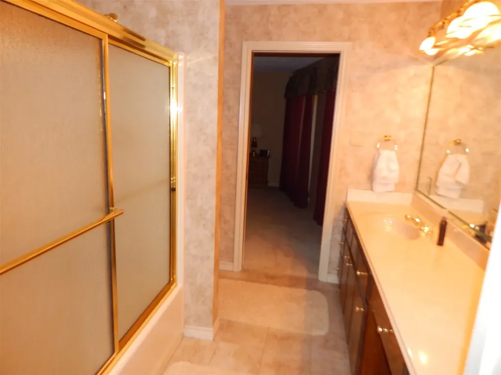3073 East Lake Gladewater TX 75647