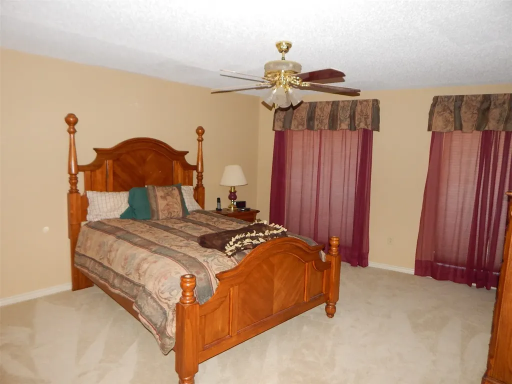 3073 East Lake Gladewater TX 75647