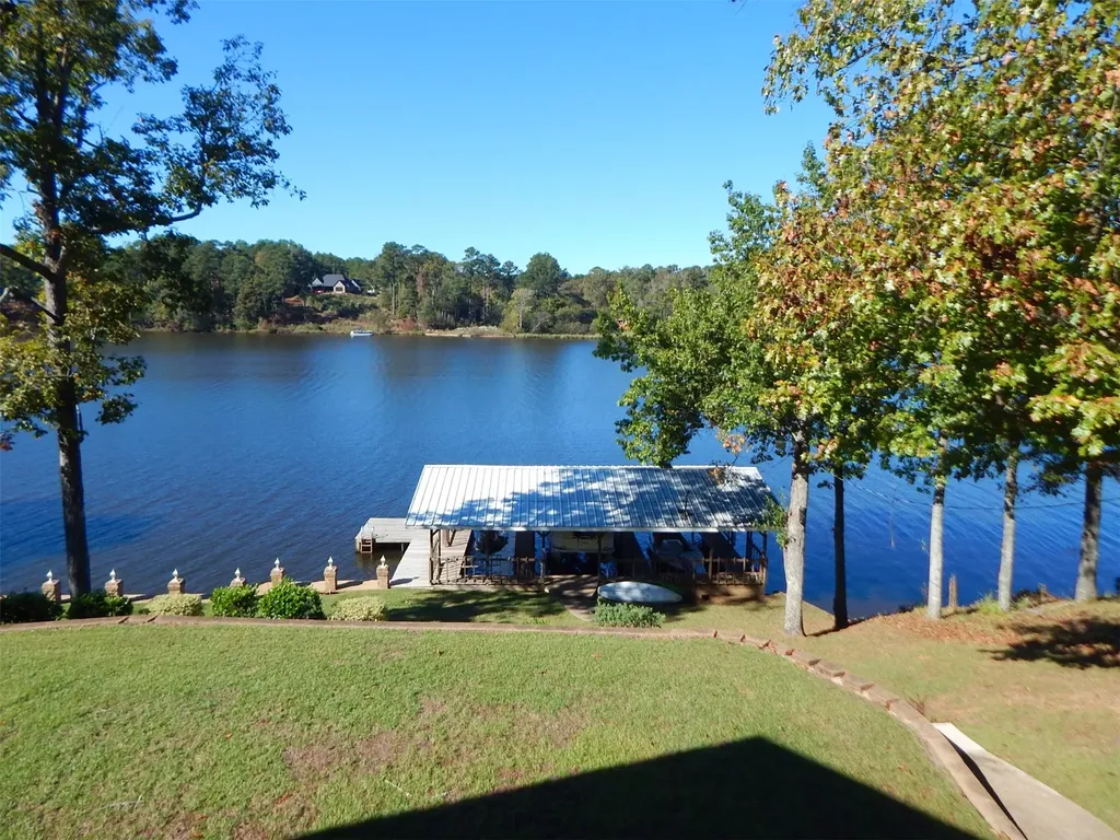 3073 East Lake Gladewater TX 75647