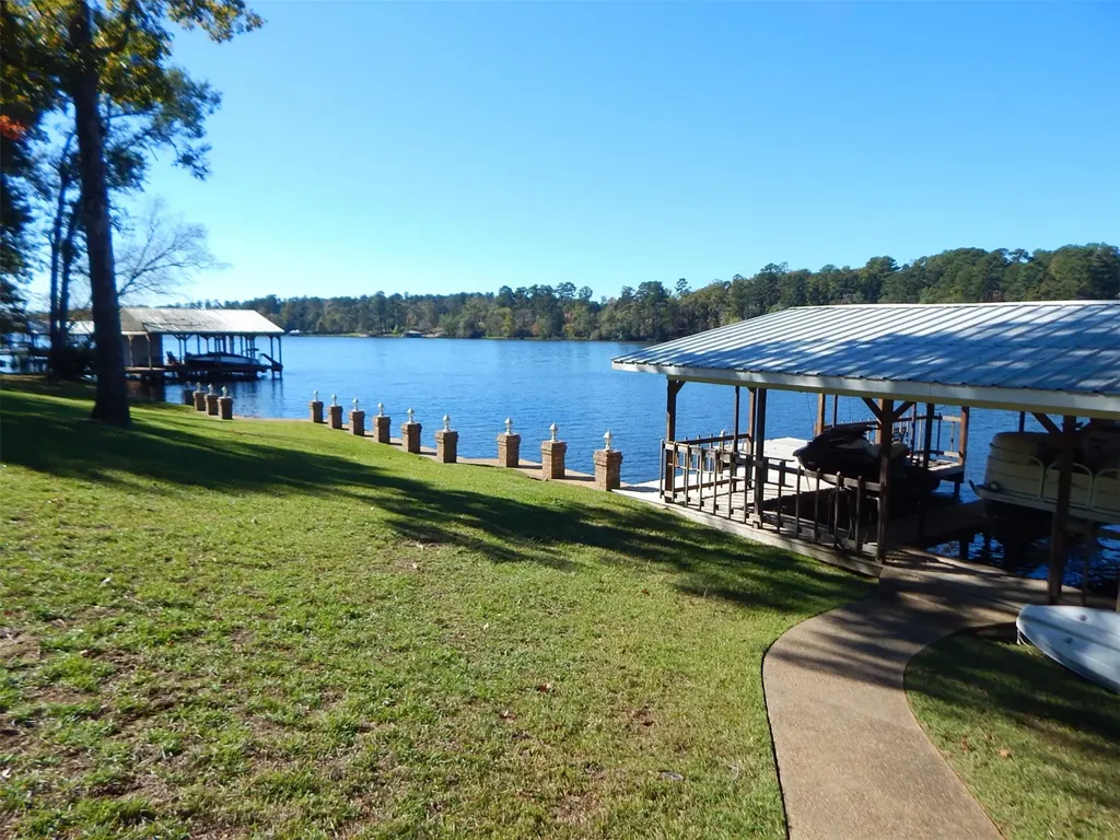 3073 East Lake Gladewater TX 75647