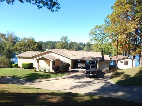 3073 East Lake Gladewater TX 75647