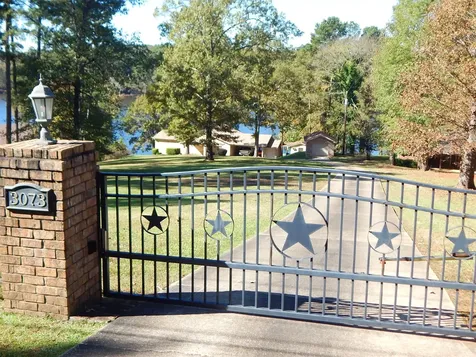 3073 East Lake Gladewater TX 75647