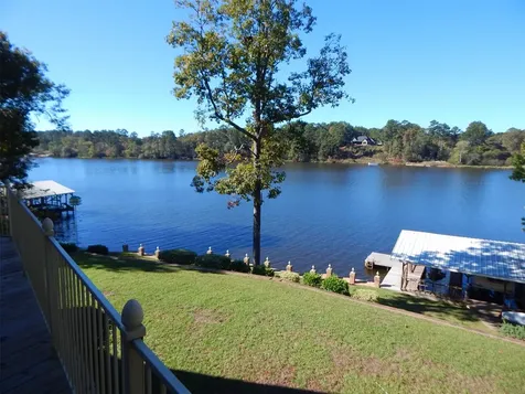 3073 East Lake Gladewater TX 75647