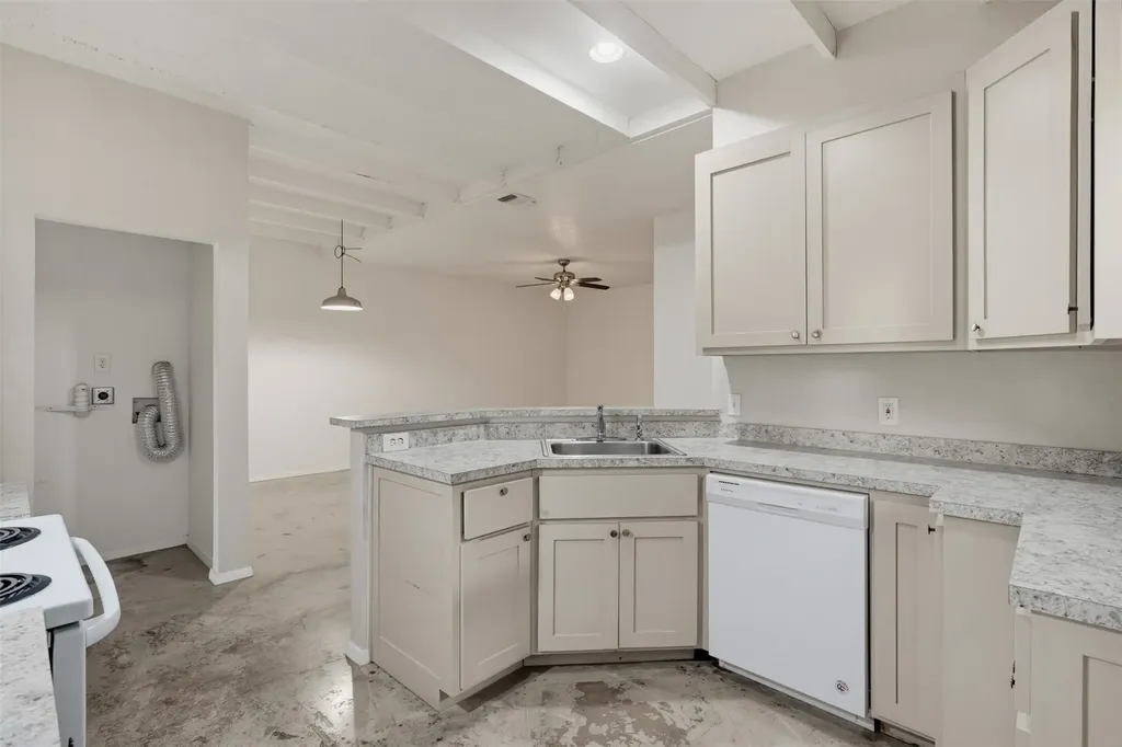103 Del Rio Avenue Benbrook TX 76126