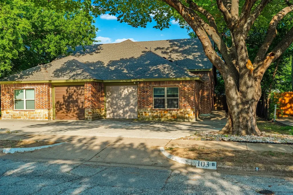 103 Del Rio Avenue Benbrook TX 76126