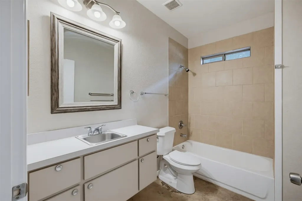 103 Del Rio Avenue Benbrook TX 76126