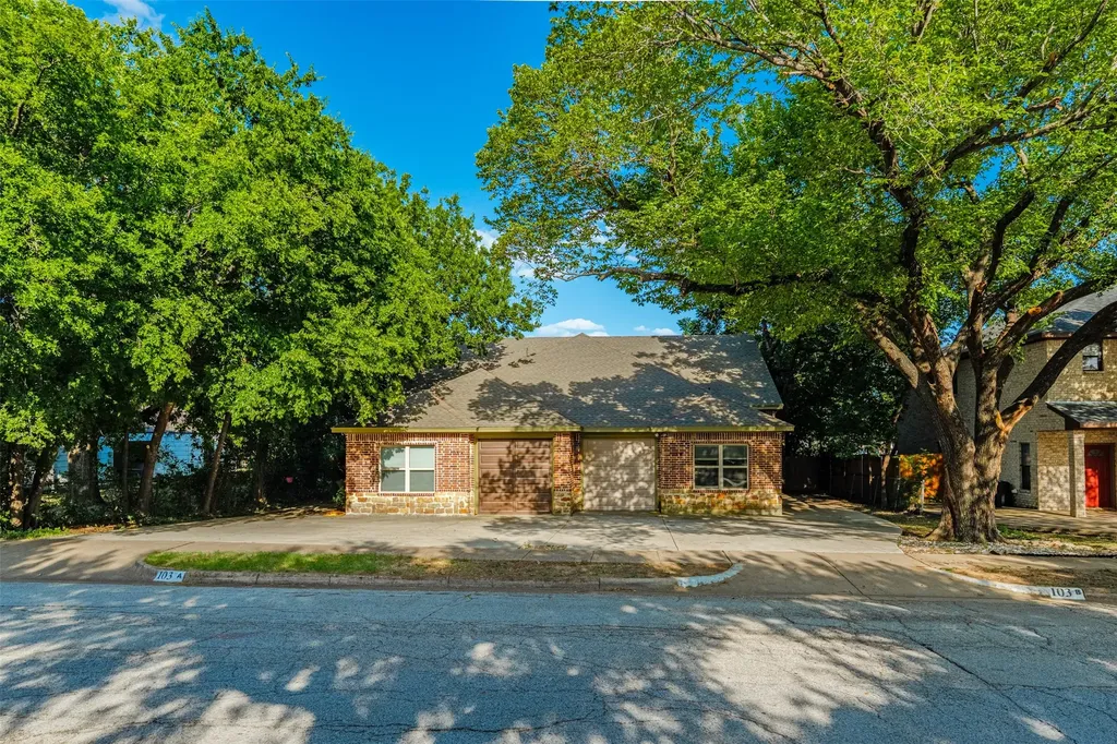 103 Del Rio Avenue Benbrook TX 76126