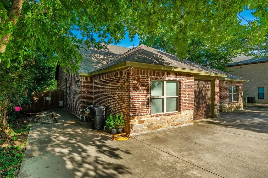 103 Del Rio Avenue Benbrook TX 76126