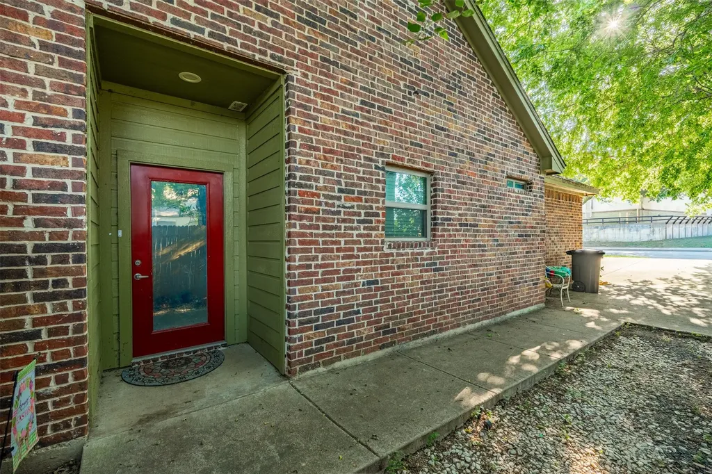 103 Del Rio Avenue Benbrook TX 76126