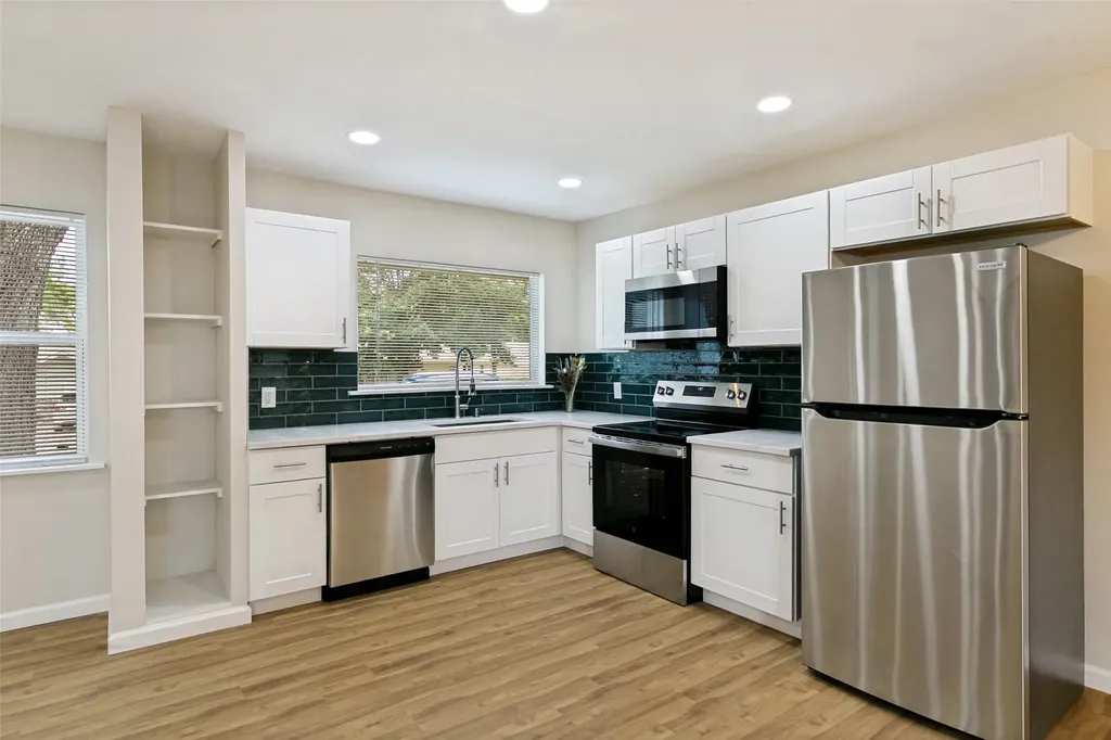 904 Bryan Drive Bedford TX 76022