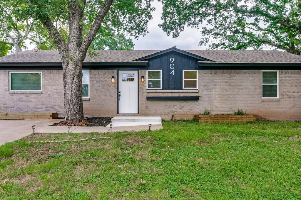 904 Bryan Drive Bedford TX 76022
