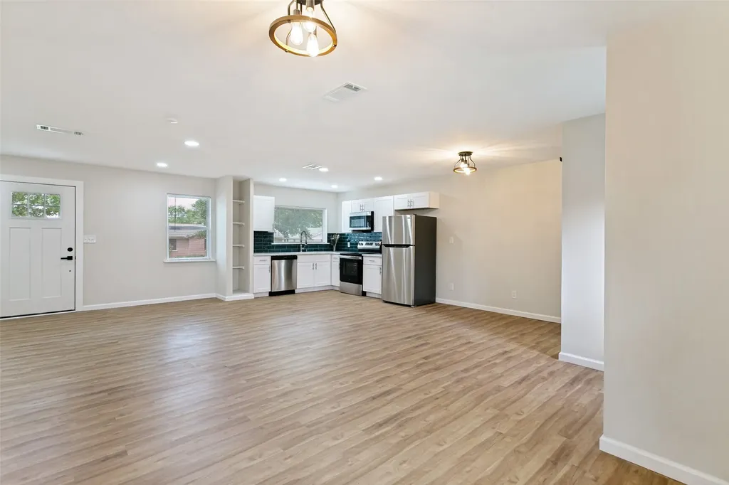 904 Bryan Drive Bedford TX 76022