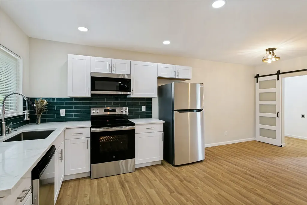 904 Bryan Drive Bedford TX 76022
